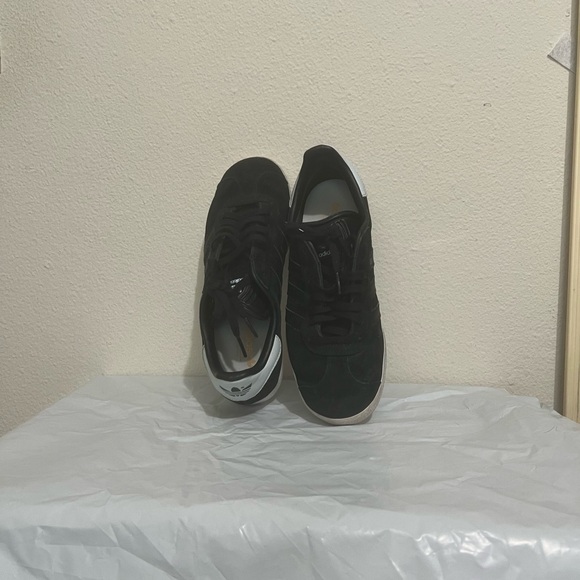 Adidas Women’s Black Classic Sneakers-size 6 - Picture 5 of 6